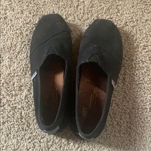 Women’s black toms